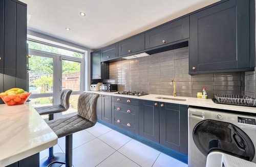 Wolverhampton House | 2 Bedroom Bungalo - Free Parking, WiFi & Garden