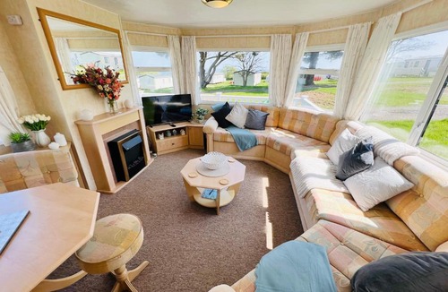 Bembridge Apartment | 2 Bedroom Caravan SHS3, Sandhills, Bembridge