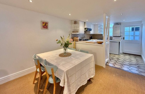 Topsham House | 2 Bedroom Character Home in Central Topsham