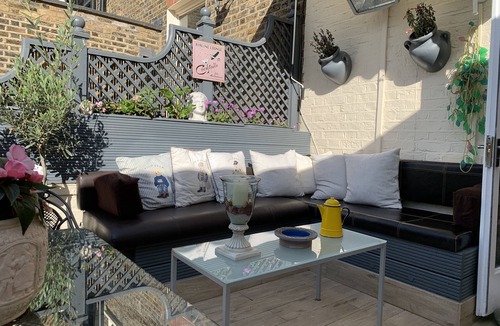 Little Venice Apartment | 2 bedroom flat with roof terrace in maida vale