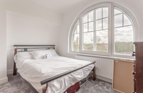 Brondesbury Apartment | 2 Bedroom Kilburn Flat