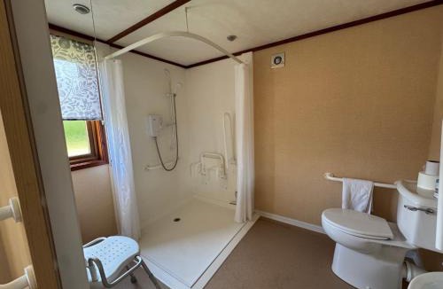 Frampton Resort | 2 bedroom lodges lake view and terrace
