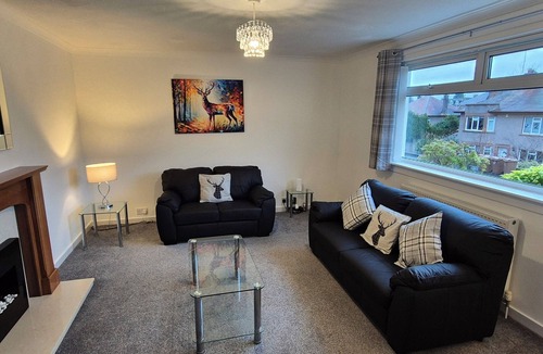 Stirling Apartment | 2 bedroom Stirling apartment with free parking