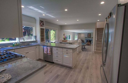 Stateline House | 2 Living Rooms | Pool Table | BBQ | Creek