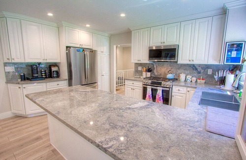 Stateline House | 2 Living Rooms | Pool Table | BBQ | Creek