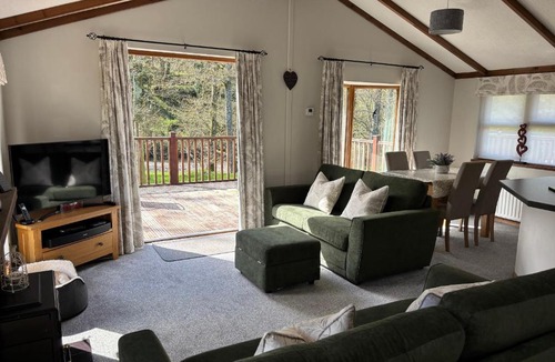 Cenarth House | 2 Riverside Lodge