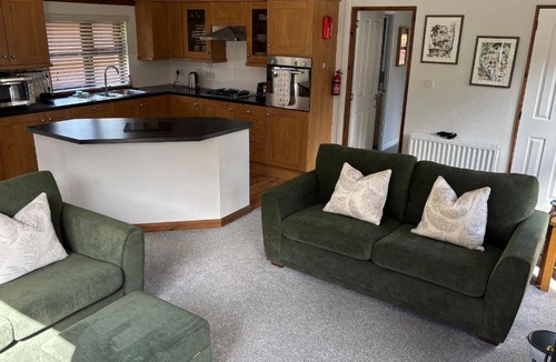 Cenarth House | 2 Riverside Lodge