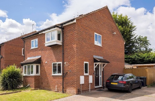 Royal Leamington Spa House | 2Bed Semi. Fast Wi-Fi & Parking, Leamington Spa - Pass the Keys