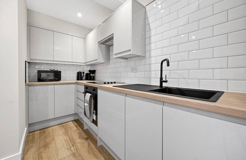 Roath Apartment | 2BR - Free Parking - Work Space - Fast Wi-Fi