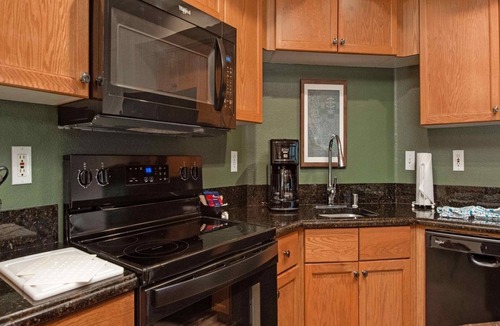 Angels Camp Condo | 2br Unit Family Vacation-Outdoor Fun & Golf!