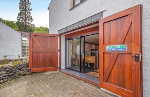 Borrowdale House | 3 Bed in Borrowdale oc-sz465