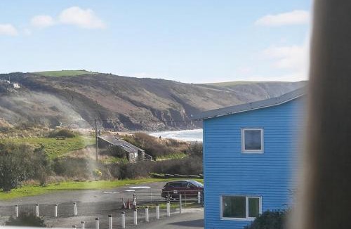 Pembroke Cabin | 3 Bed in Freshwater East oc-fb100