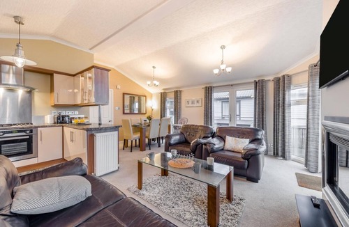 Tan-y-groes Ski Chalet | 3 Bed in Tresaith (oc-g34073)