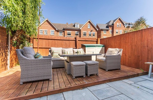 Poole House | 3 Bed Recently refurbed, quiet & private location,5 mins from sandbanks Beaches