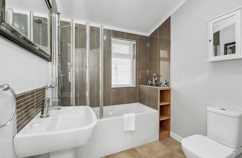 Leiston Ski Chalet | 3 bedroom accommodation in Leiston