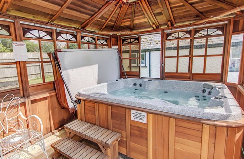 New Forest District Cottage | 3 bedroom accommodation in Bransgore, near Christchurch