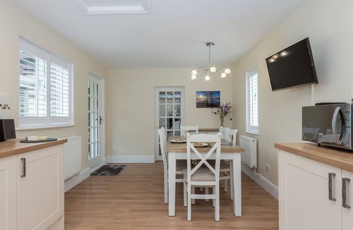 Ryde Cottage | 3 bedroom accommodation in Wootton, near Ryde