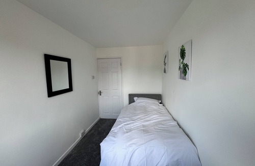 Reading House | 3-Bedroom Cosy Reading House