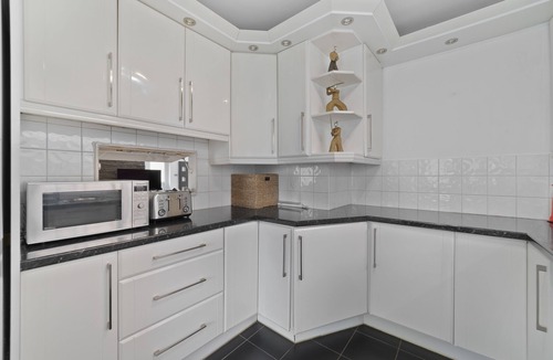 Sunningdale House | 3 Bedroom Spacious Bungalow Sunningdale Lodge Ascot Racecourse