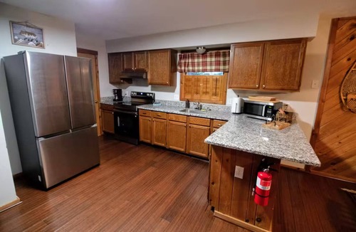 Basye Cabin | 3 minutes to Bryce Resort: Cozy cabin w/Hot Tub, dog friendly!