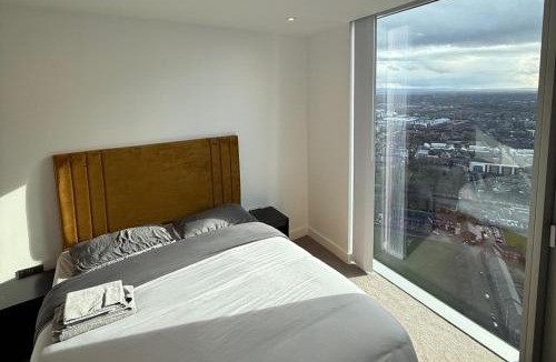 Castlefield Apartment | 3Bed Apt Sleeps 6 - City Central with Wifi