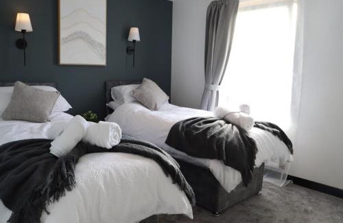 Cambridge House | 3BR Entire House, Garden, BBQ, Free Parking, 2 Bathrooms, Sleeps 7