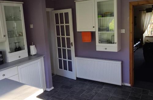 Campbeltown House | 4 Bed Cottage Sleeps 6-Pet-Friendly-Private Garden