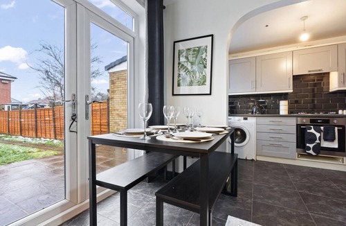 Wyken House | 4-Bed Home Coventry | Parking, Garden, Near Centre