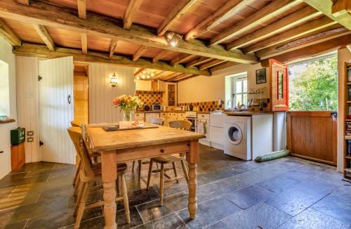 Bethania House | 4 Bed in Llwynygroes oc-y29715