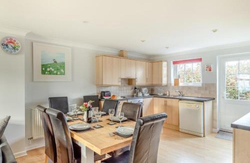 Saint Columb Major Cabin | 4 Bed in Newquay oc-s34623