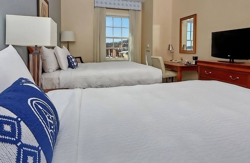 Staunton Hotel | 4 Peaceful Accommodation w/Indoor Pool | Right in the Heart of the City