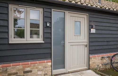 Cambridge Ski Chalet | 4 x Newly refurbished private access rooms with ensuites - restaurant on-site