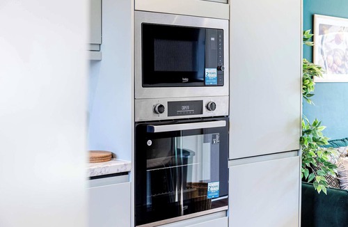 Salford House | 4Bed Salford Quays | Sleeps 8 | 2 Ensuites|Parking