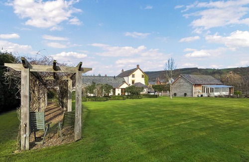 Saint Asaph Cottage | 5 bedroom accommodation in St. Asaph