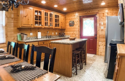 Elkton Cabin | 5 minutes from Massanutten resort - hot tub fire pit sleeps up to 10 riverfront