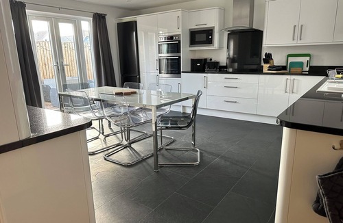 Port-Eynon Cottage | 5* Whitebridge Cottage - short walk to Port Eynon beach and village amenities