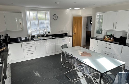 Port-Eynon Cottage | 5* Whitebridge Cottage - short walk to Port Eynon beach and village amenities