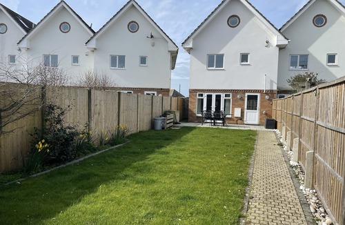Milford on Sea House | 53Searoad, Sea Views,The Needles & The Isle of White, 3 bed, garden, beach, dogs