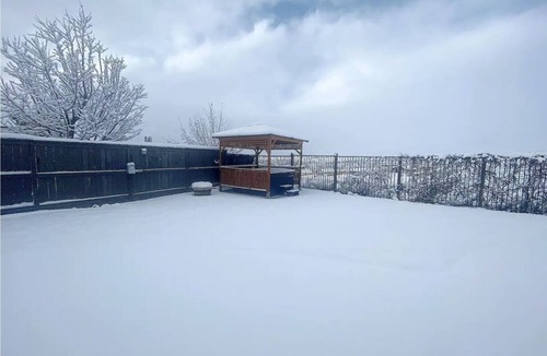 Reno House | 5BDR winter getaway with amazing views. Only 30 miles to ski resorts