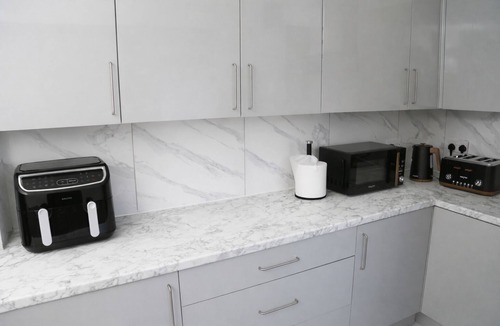 Reading House | 5BR Reading Home, 2 Min Walk to Station