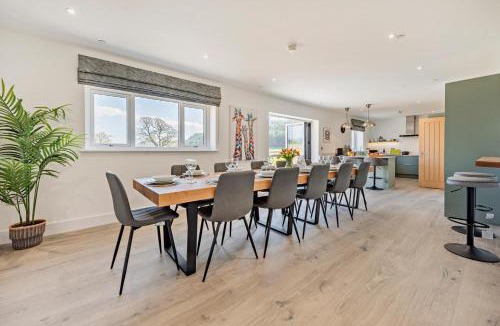 Llanarthney House | 6 Bed in Llanarthney oc-c28878