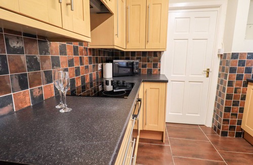 Troutbeck Bridge Cottage | 6 CALGARTH VIEW, pet friendly, with a garden in Windermere