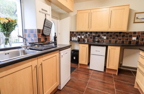 Troutbeck Bridge Cottage | 6 CALGARTH VIEW, pet friendly, with a garden in Windermere