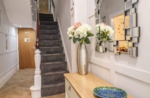 South Shore House | 7-Bed Beachside Retreat - Sleeps 14 & Pet Friendly