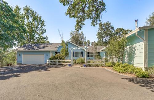 Columbia House | 8-Acre Retreat: Pool & Stunning Mt Lassen View!