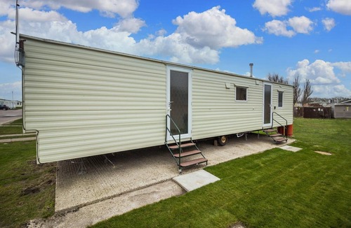 Clacton-on-Sea House | 8 berth caravan at Martello Beach Holiday Park in Essex ref 29001G