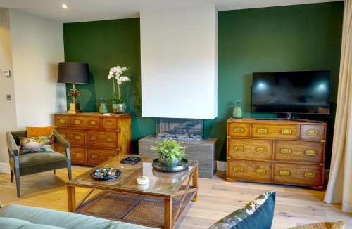 Wing House | 8 Tarn End Cottage, a luxurious cottage for romantic break overlooking Talkin Tarn close to Hadrians Wall