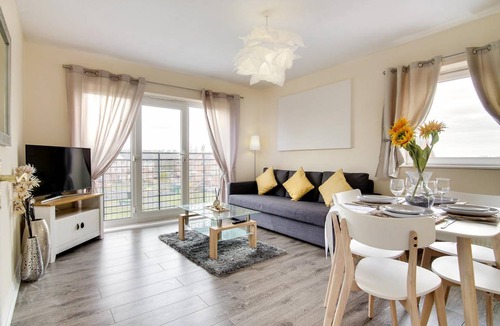 Wolverhampton Apartment | 85 m² Apartment ∙ 2 bedrooms ∙ 6 guests