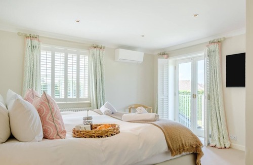 Bembridge Cottage | 9 Bed in Bembridge (oc-f31860)