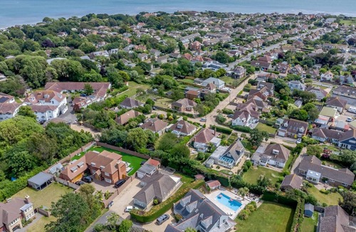 Bembridge Cottage | 9 Bed in Bembridge (oc-f31860)